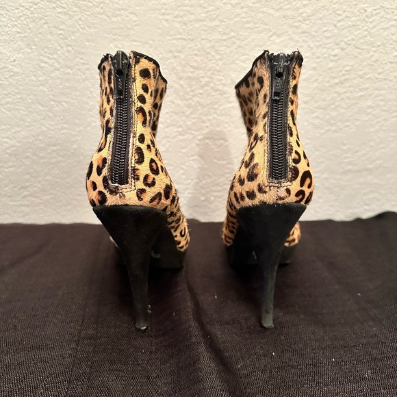 Aldos leopard print calf hair heels size 8
5” heels - Picture 5 of 9